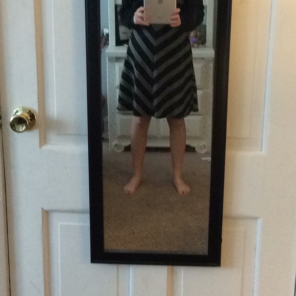 Black and White skirt - Picture 2 of 4